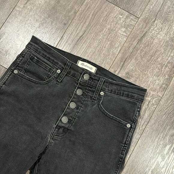 Madewell 10" High-Rise Skinny Jeans in Berkeley Black: Button-Through Edition 27 - Picture 7 of 10